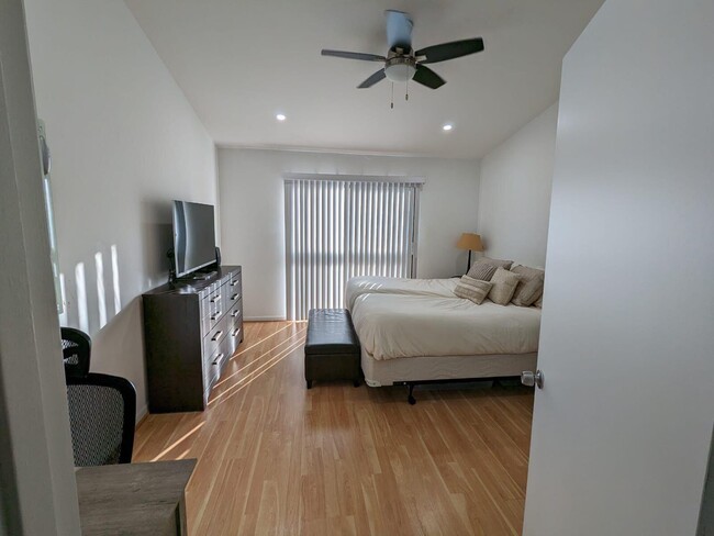 Building Photo - 7710 Lago Del Mar Dr