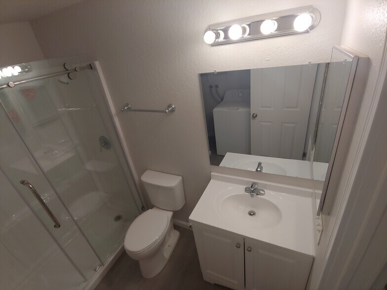 Building Photo - 9484 Redmond Woodinville Rd NE