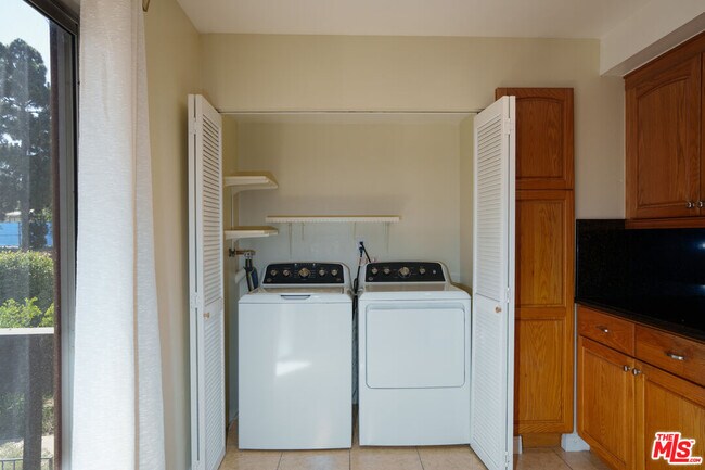 Building Photo - 5045 Maytime Ln