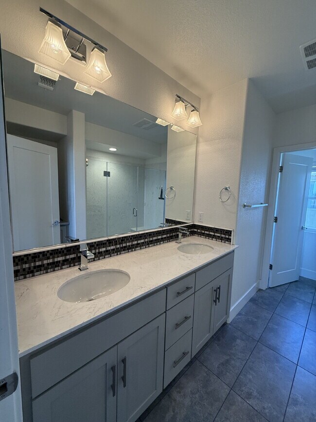 Building Photo - Bright & Spacious 3-Bedroom, 3.5-Bathroom Newark Home with Private Balcony