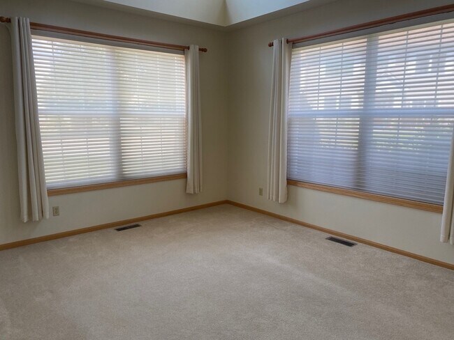 Building Photo - 7697 Coneflower Curv S