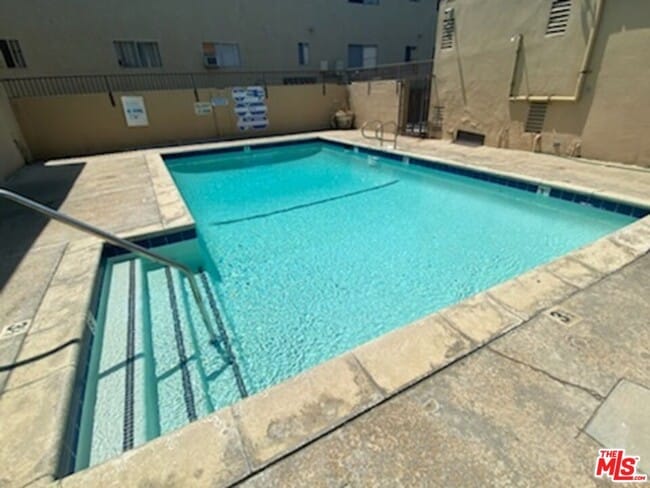 Primary Photo - 7925 Vineland Ave