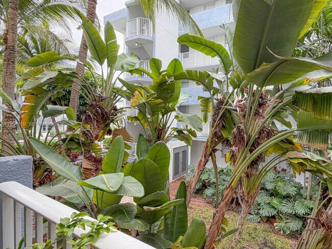 Building Photo - 1801 S Treasure Dr