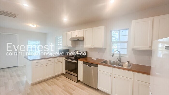Building Photo - 125 Magendie St
