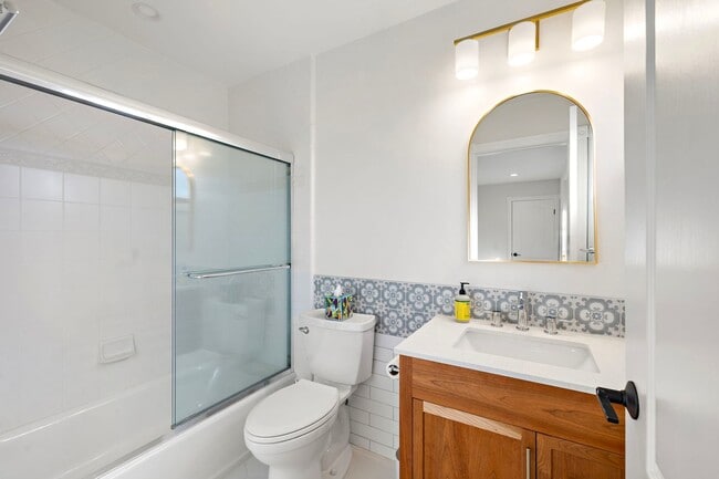 Building Photo - 416 Avenida Santa Barbara