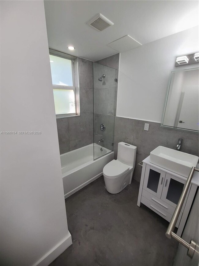 Building Photo - 825 Michigan Ave