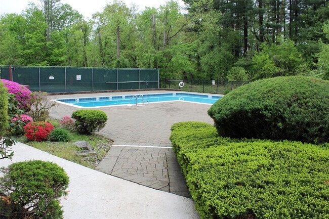Building Photo - 402 Appletree Ln