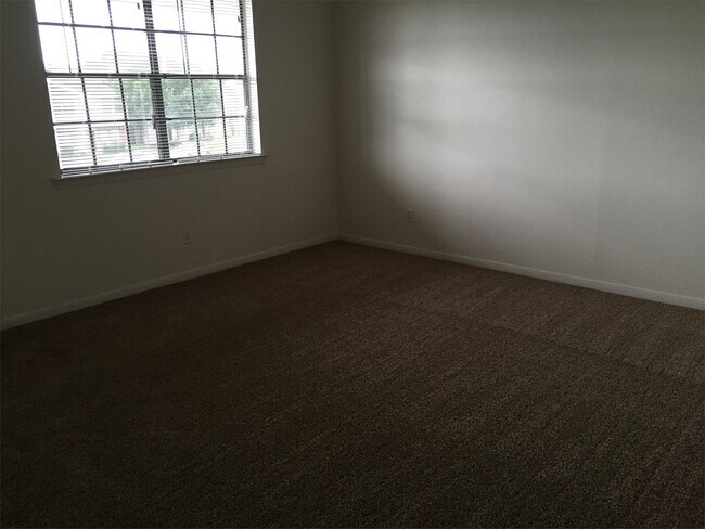 Building Photo - 800 Navarro Dr