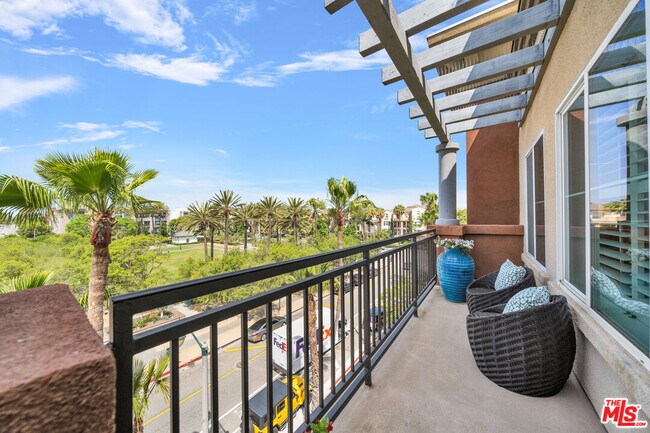 Building Photo - 6020 S Seabluff Dr