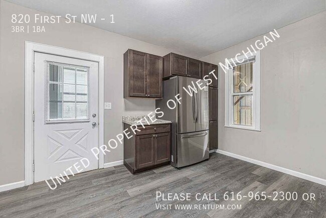 Building Photo - 820 First St NW-1