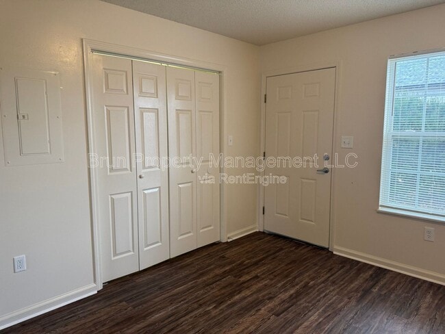 Building Photo - 5606 Boxwood Garden Way