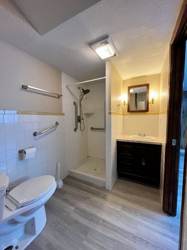 Building Photo - Charming 3-Bedroom Home with Spacious Layo...