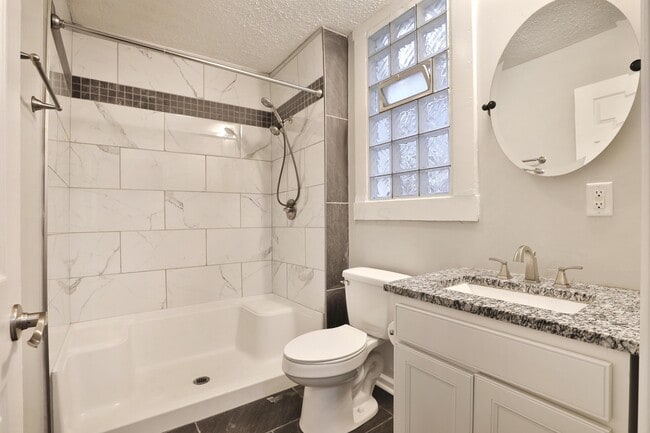 Building Photo - 628 E Whittier St