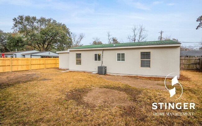 Building Photo - 2908 Second Street-