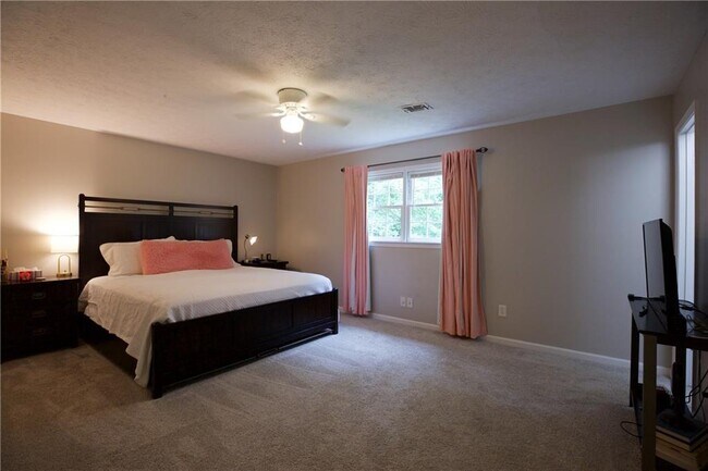Building Photo - 3328 Mountain Hollow Dr