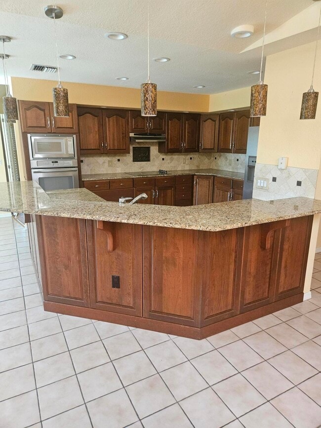 Building Photo - 382 SE Naranja Ave