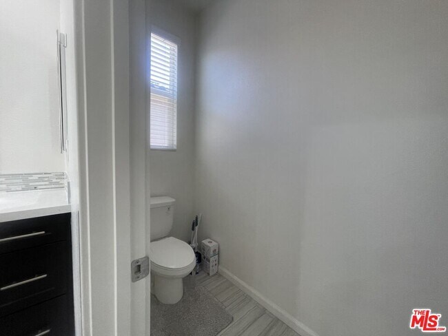 Building Photo - 7937 N Keer Dr