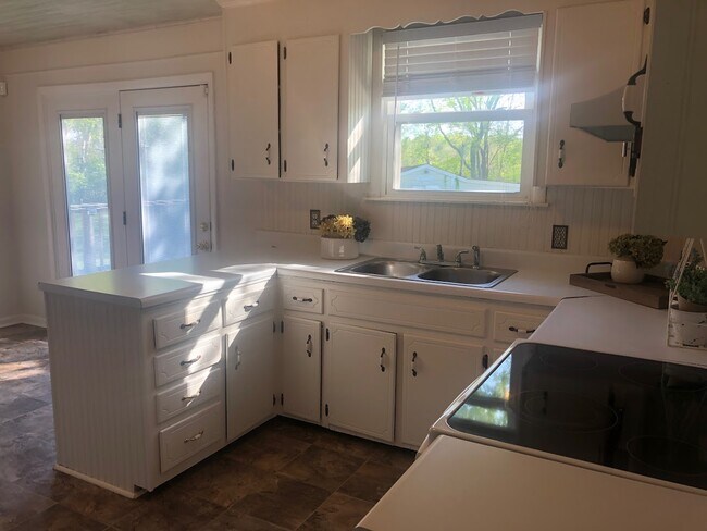 Building Photo - 601 Caldwell Dr