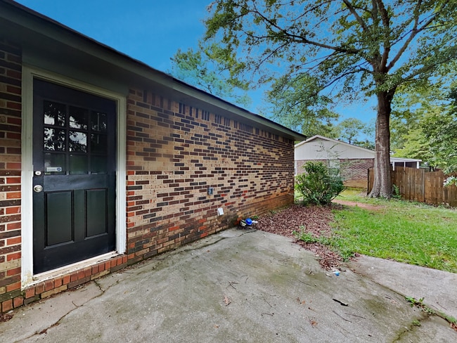Building Photo - 1827 Kirkland Rd
