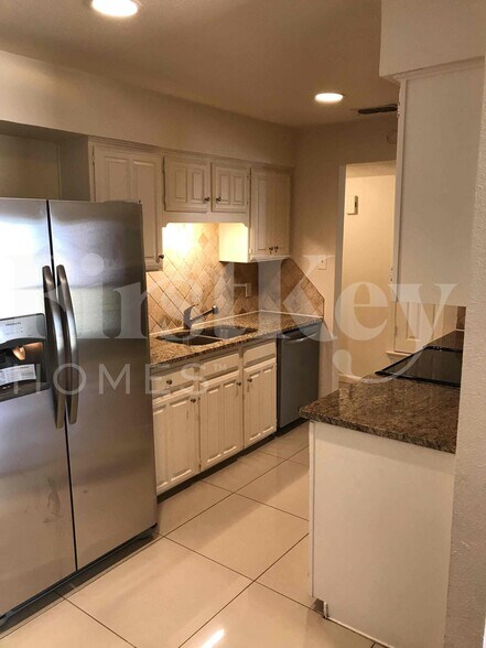 Building Photo - 1217 Meadow Creek Dr