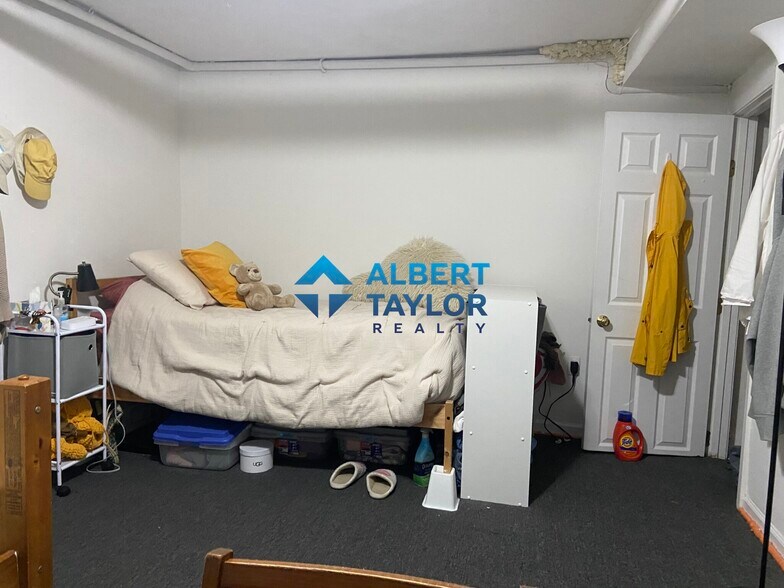 Building Photo - 210 Hemenway St