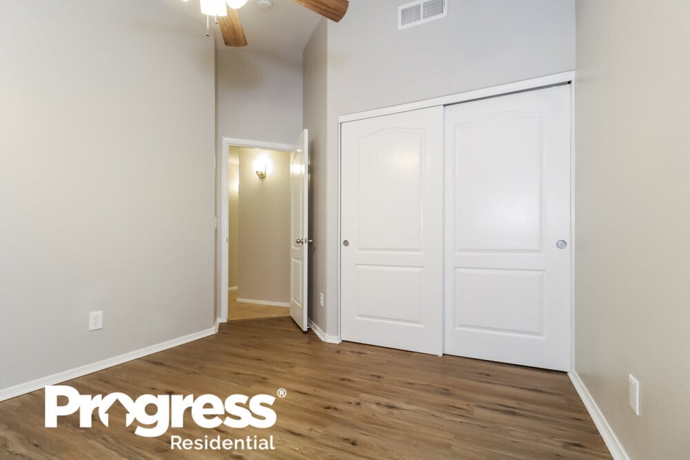 Building Photo - 15415 W Lea Ln