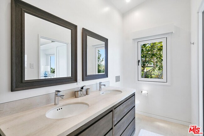 Building Photo - 6817 Seawatch Ln