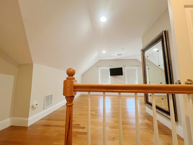 Building Photo - AVAILABLE NOW! Elegant 3-Bed Condo in Prim...
