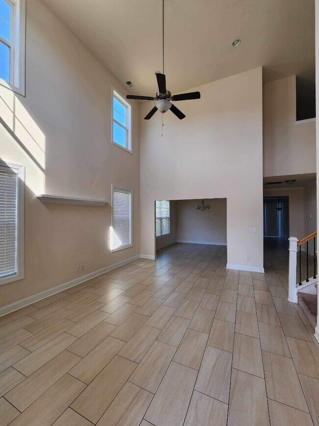 Building Photo - 5428 Sunset Lake Ln