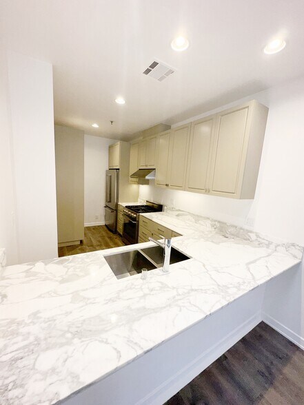 Primary Photo - 230 S. Hamilton