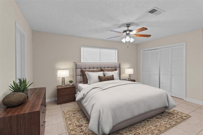Building Photo - 5818 Silver Frst Dr