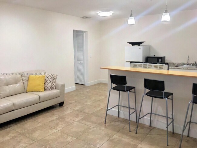 Building Photo - 3515 Van Buren St