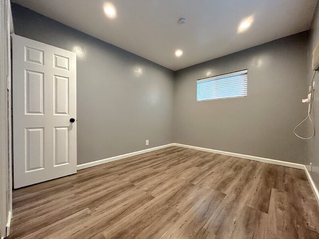 Building Photo - 6048 Seville Ave