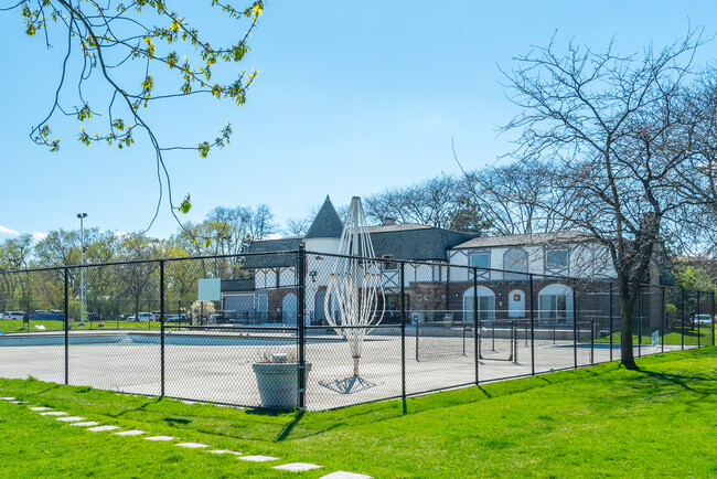 Building Photo - 9405 Bay Colony Dr