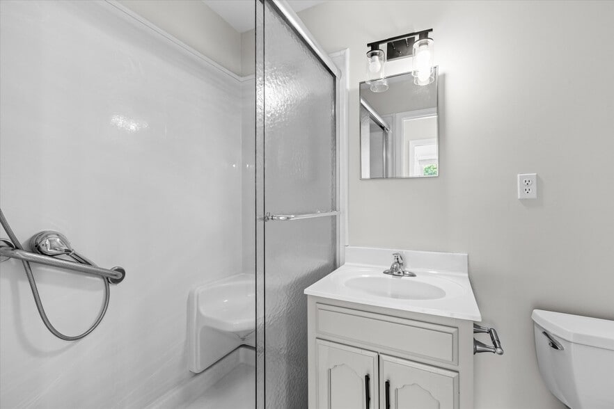 Building Photo - 1305 Hiwan Trail SE