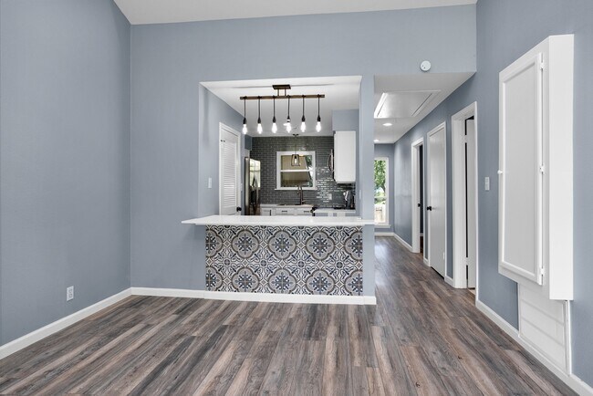 Building Photo - 205G Lakeview Terrace