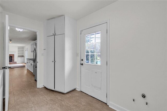 Building Photo - 318 Tyrone Rd