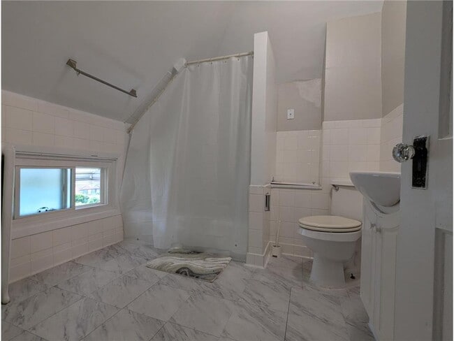 Building Photo - 947 6th St E