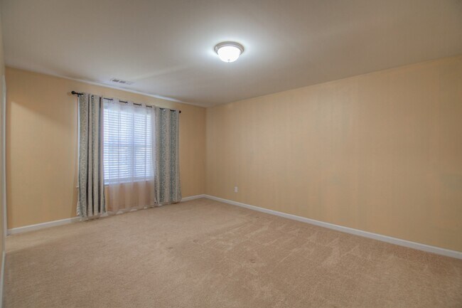Building Photo - 2298 Dewey Dr