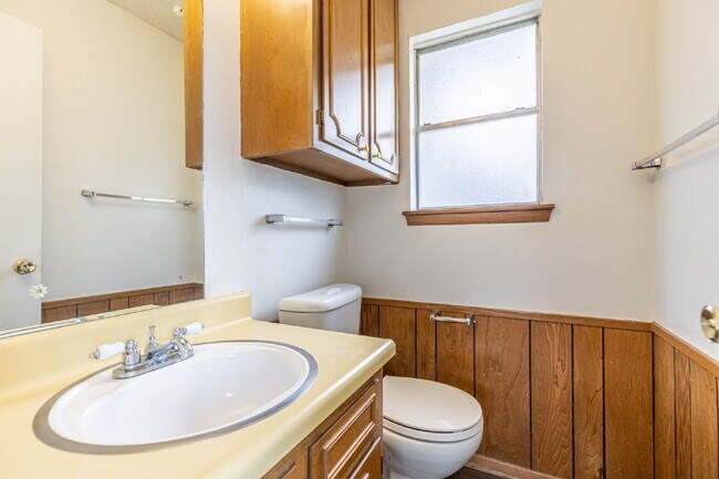 Building Photo - 4910 Tennyson Dr