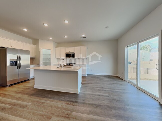Building Photo - 6034 Rosemore Ln