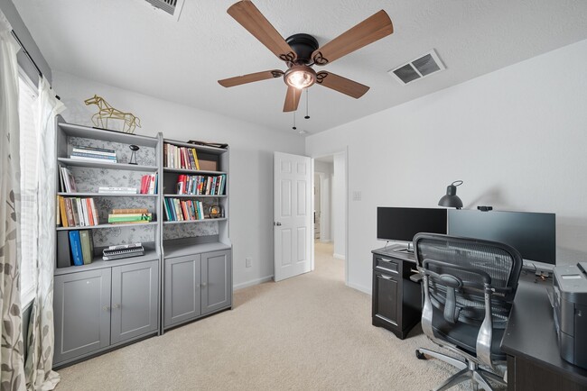 Building Photo - 8624 Cedar Plains Ln
