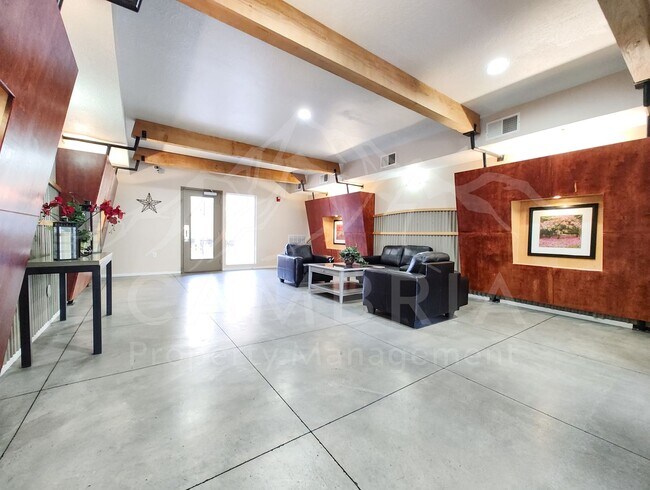 Building Photo - 4340 S Highland Dr