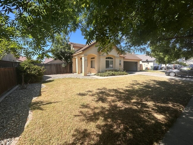 Building Photo - Open and spacious in Lemoore
