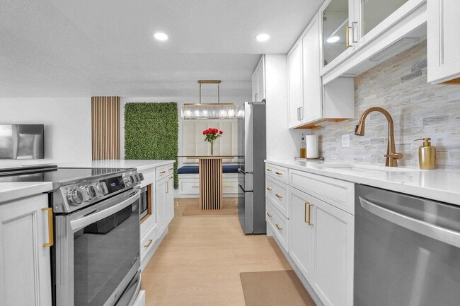 Building Photo - 2121 N Ocean Blvd