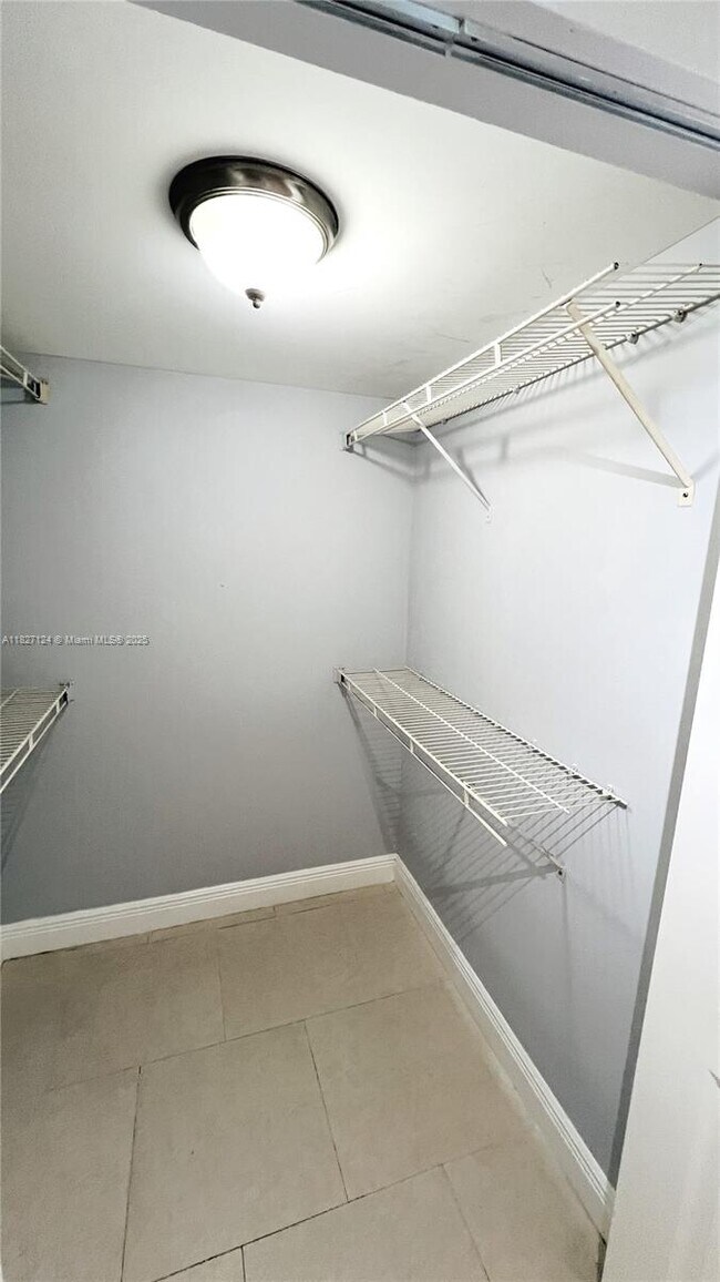 Building Photo - 2881 N Oakland Forest Dr