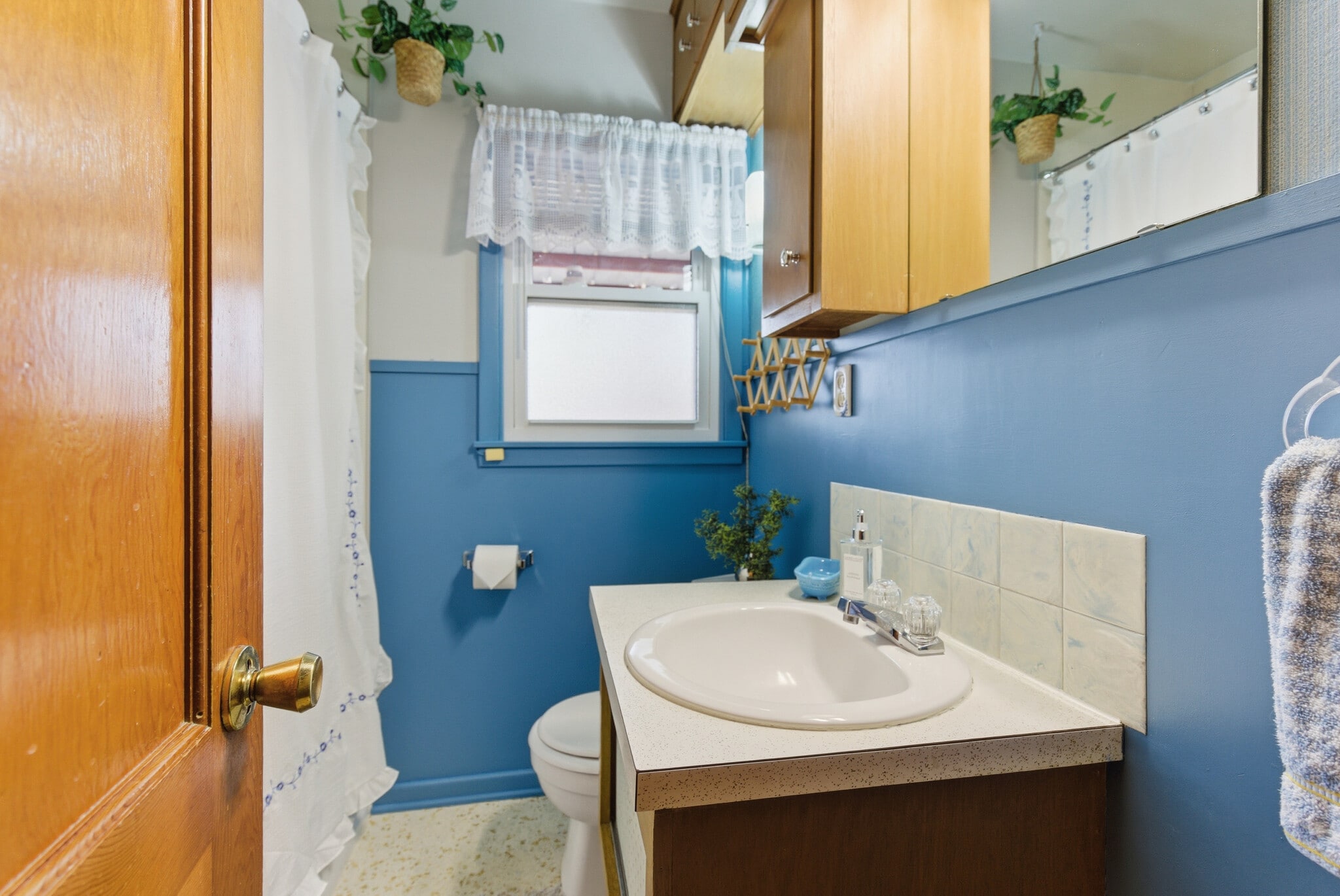 Bathroom - 1144 Madison St