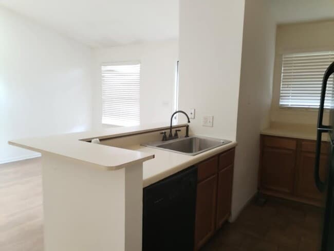Building Photo - 677 Brittany Way
