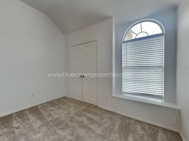 Building Photo - 1409 Post Oak Dr