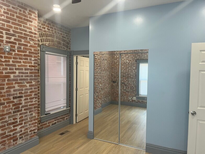 Building Photo - 2139 California Ave